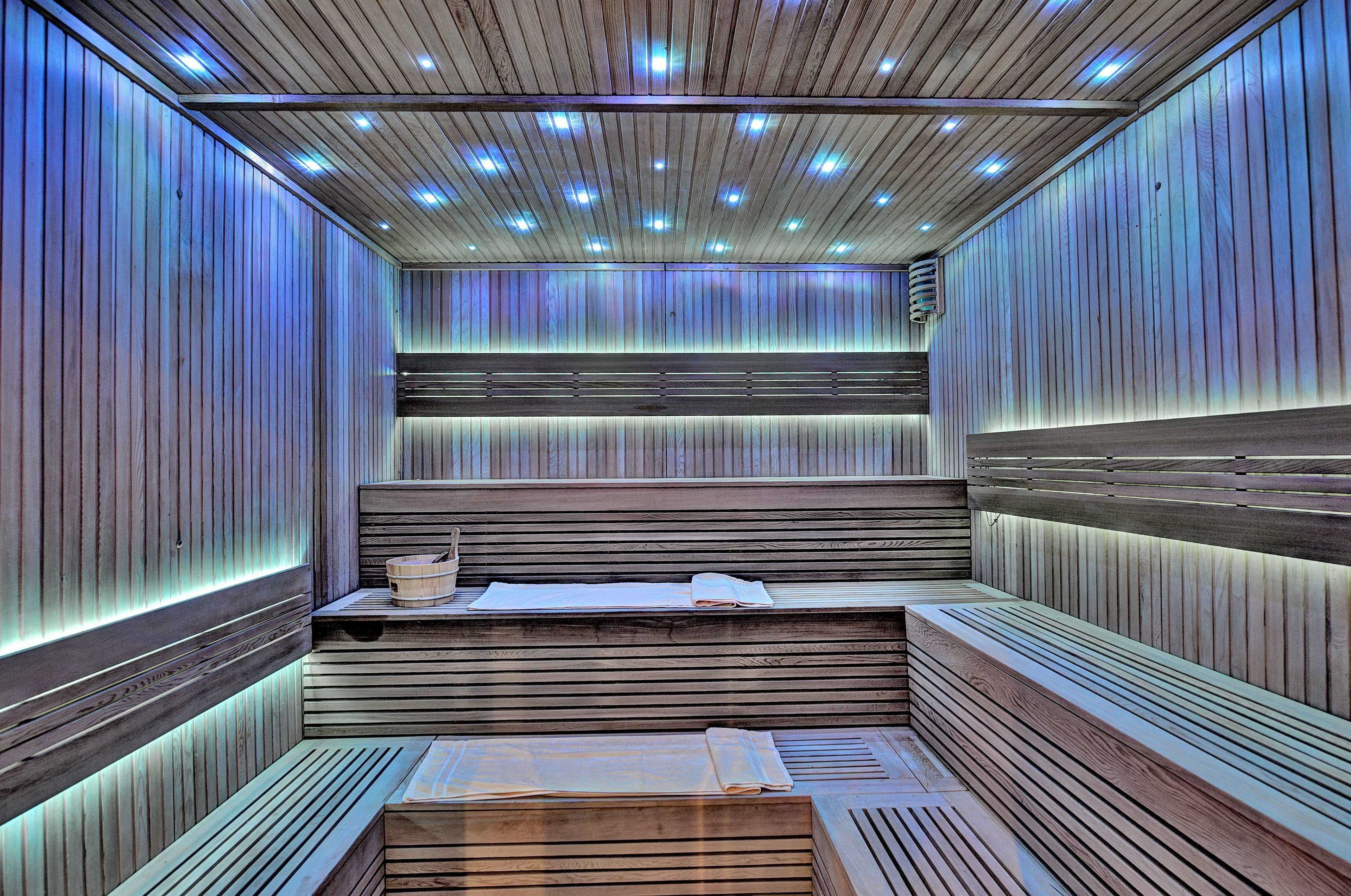 sauna, steam room, 4 treatment rooms, massages