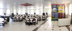 Lunch and dinner served, international cuisine - Hotel Baez Paraiso (Paraiso)
