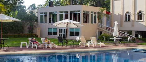 Outdoor pool, pool loungers