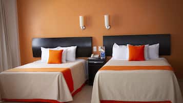 Habitación doble | Ropa de cama de alta calidad y caja de seguridad en la habitación