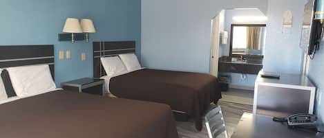 Escritorio y ropa de cama