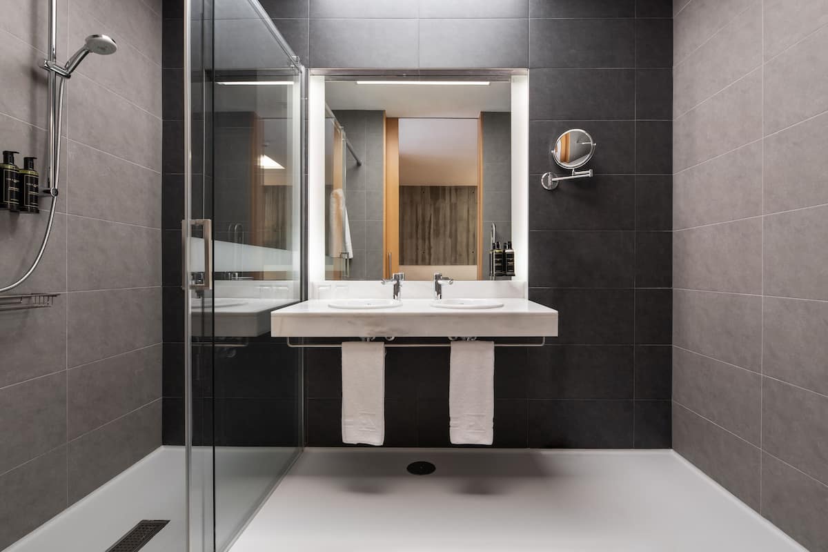 Shower, eco-friendly toiletries, hair dryer