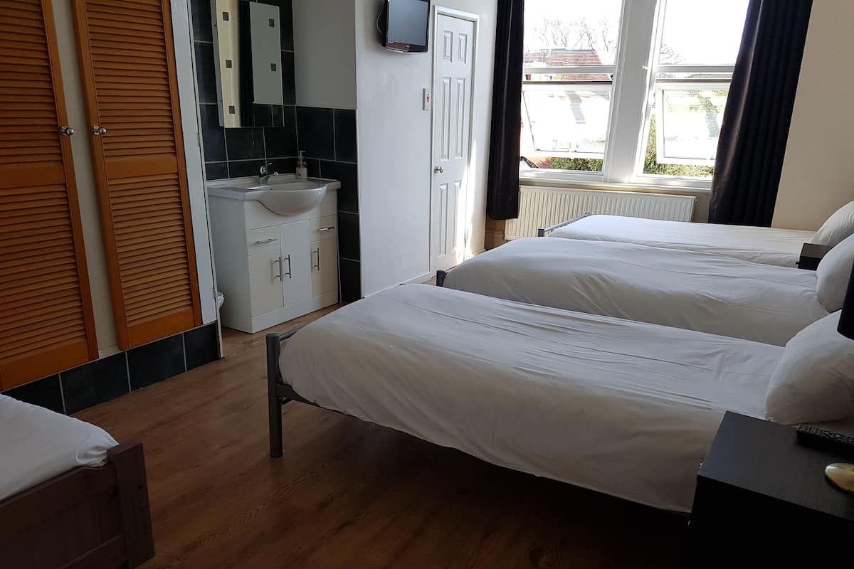 Quadruple Room with Private Bathroom | Free WiFi, bed sheets