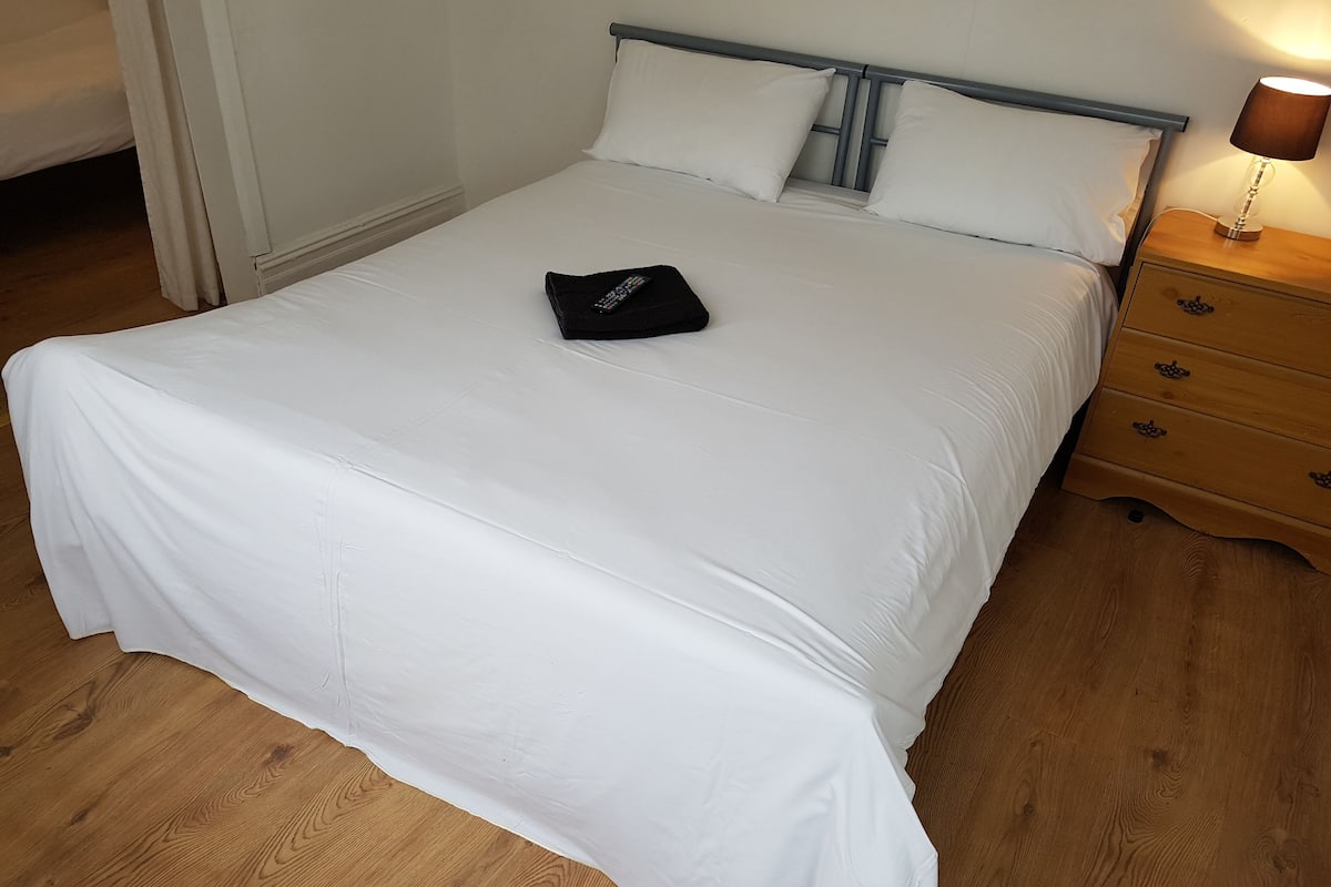 Triple Room with Private Bathroom | Free WiFi, bed sheets