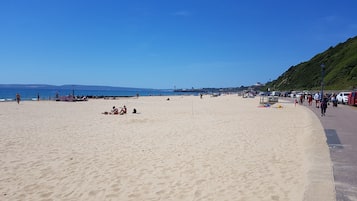 Una spiaggia nelle vicinanze