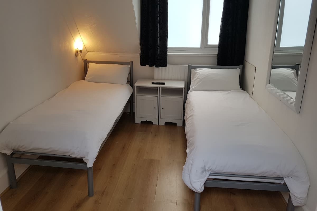 Twin Room with Shared Bathroom | Free WiFi, bed sheets
