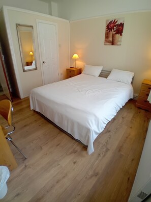 واي فاي مجانًا وملاءات أسرّة