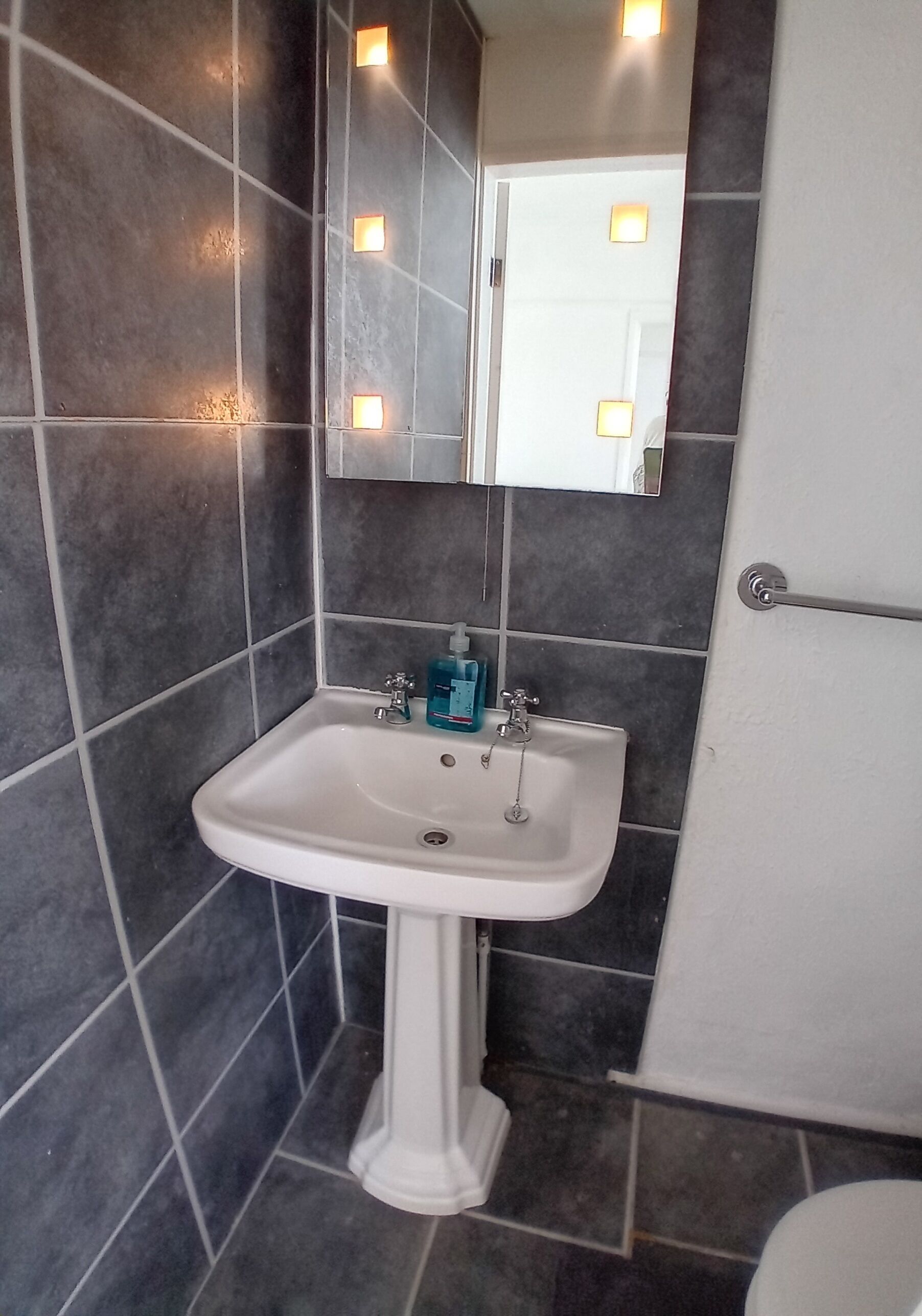 triple room with private bathroom | bathroom | towels