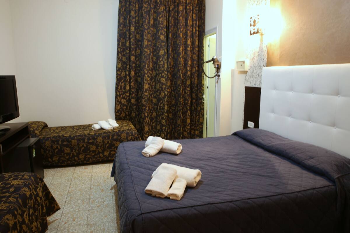 Rollaway beds, free WiFi