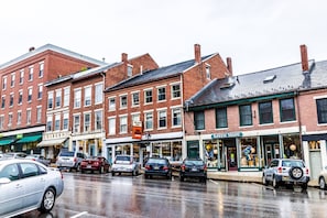 Shopping centre - Harkness Brook Inn (Rockport)