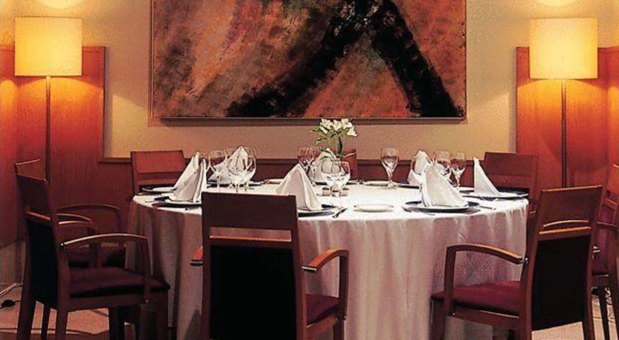 breakfast, lunch and dinner served