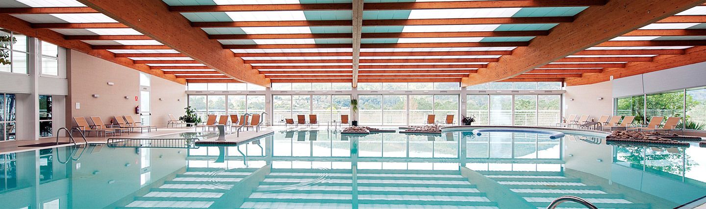 2 من حمّامات السباحة المغطاة