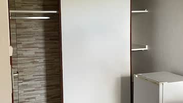 Desk, soundproofing, free cribs/infant beds, rollaway beds