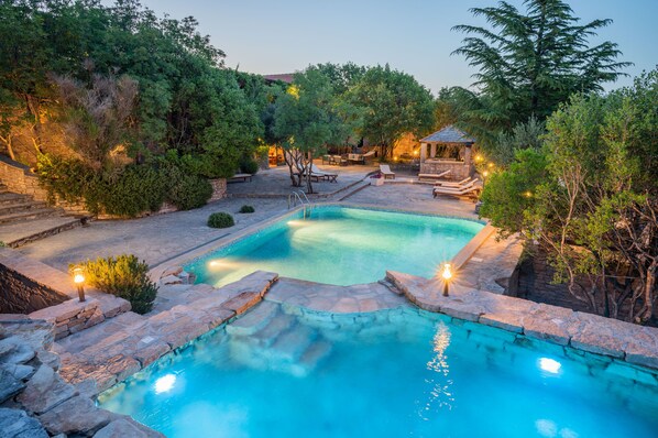 Indoor pool, 2 outdoor pools, free cabanas, sun loungers