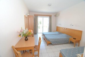 Free cribs/infant beds, rollaway beds - Iris Hotel (Kos)