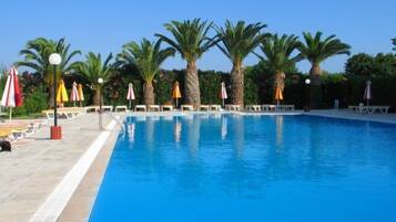 Seasonal outdoor pool, pool umbrellas, sun loungers