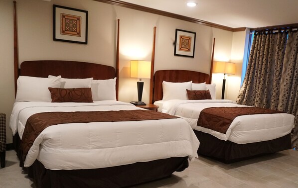 Junior Suite, 2 Bedrooms, Non Smoking, Pool View