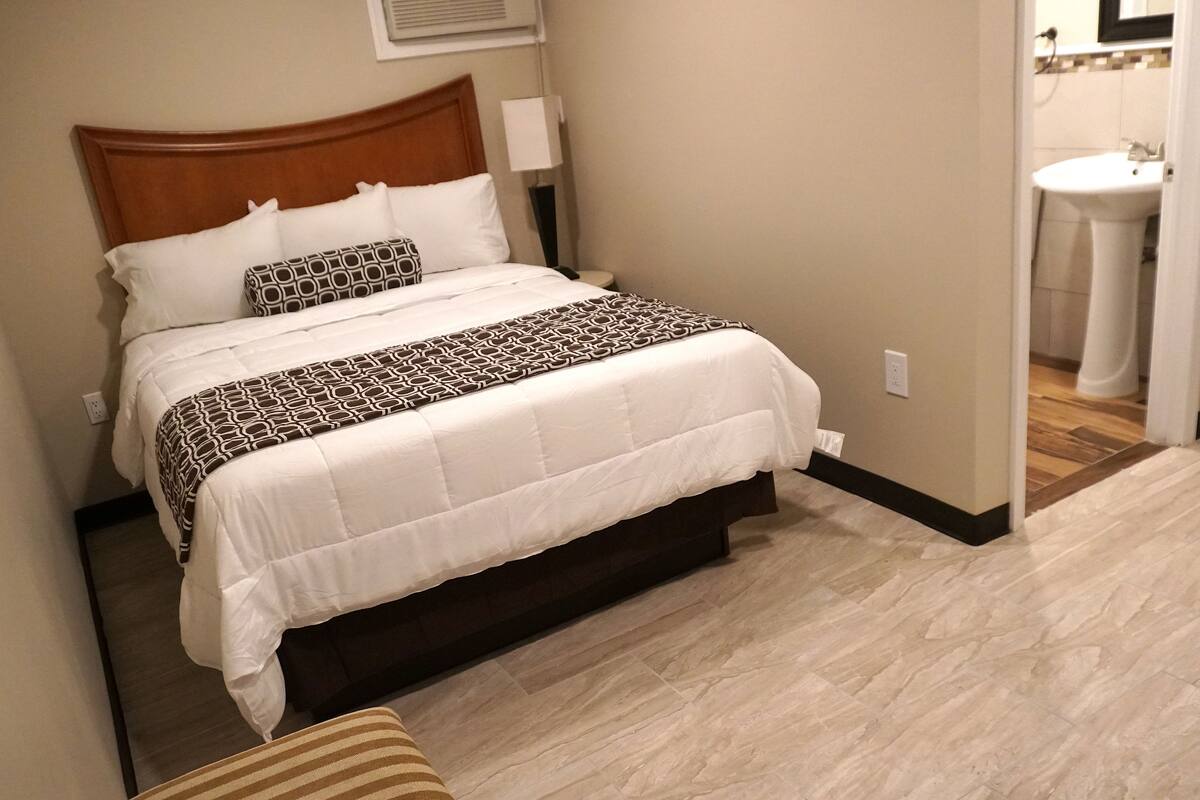Camera Standard, 1 letto queen, non fumatori | 1 camera, ferro/asse da stiro, Wi-Fi gratuito, lenzuola