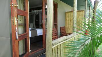 WiFi (無料)、ベッドシーツ