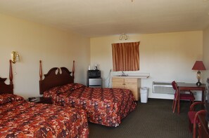 Deluxe Room | Desk, iron/ironing board, rollaway beds, free WiFi - University Inn (Angola)