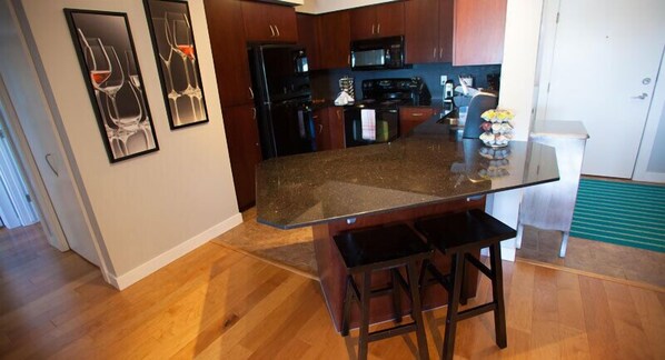 Condo, 2 Bedrooms (Uptown 2BLD) | Private kitchen | Full-size fridge, microwave, stovetop, coffee/tea maker - Corporate Suites Calgary (Calgary)