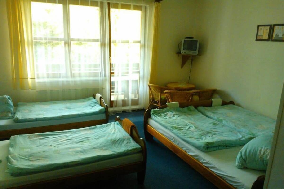 Free cots/infant beds, rollaway beds