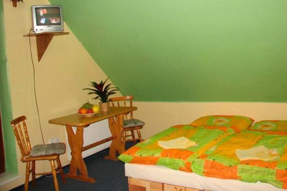Twin Room (Attic)
