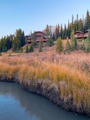 Property grounds - Mount Engadine Lodge (Spray Valley Provincial Park)