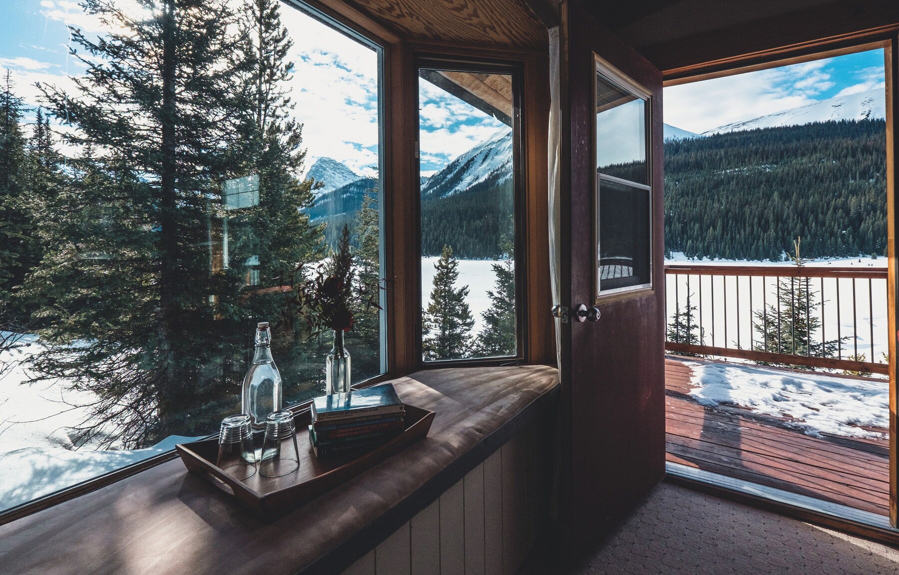 Room, 1 Queen Bed, Balcony, Mountain View (Birdwood or Burstall) | Living area