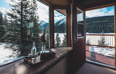 Room, 1 Queen Bed, Balcony, Mountain View (Birdwood or Burstall) | Living area. Mount Engadine Lodge
