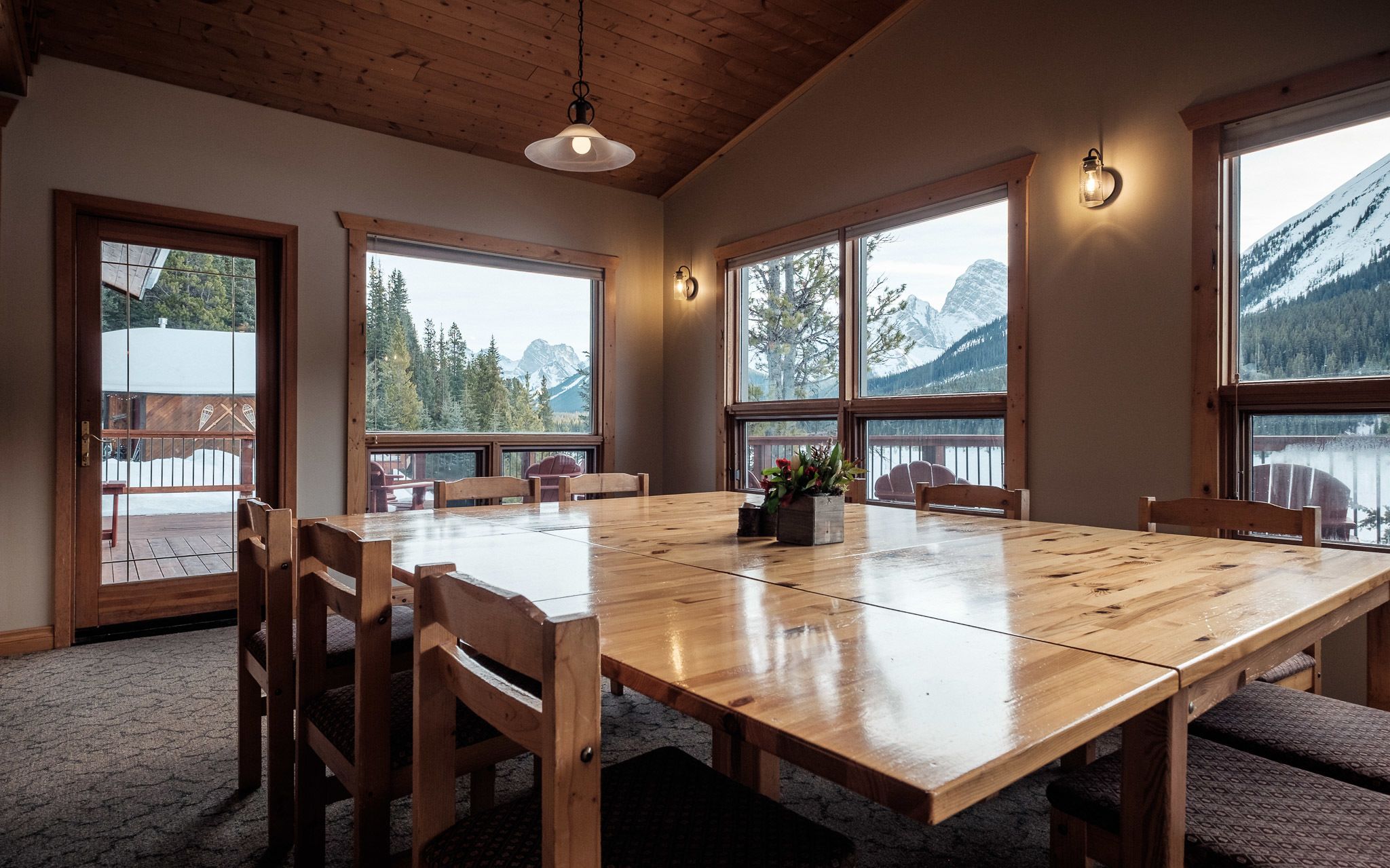 breakfast, lunch and dinner served