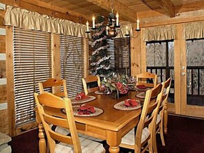 In-room dining - Smoky Mountain Lodging (Pigeon Forge)