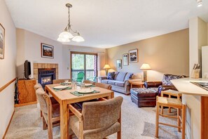 Premium Condo, 2 Bedrooms, 2 Bathrooms (Private Hot Tub)