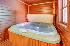 Premium Condo, 2 Bedrooms, 2 Bathrooms (Private Hot Tub) | 2 bedrooms, premium bedding, laptop workspace, blackout drapes - Indian Peaks Resort (Winter Park)