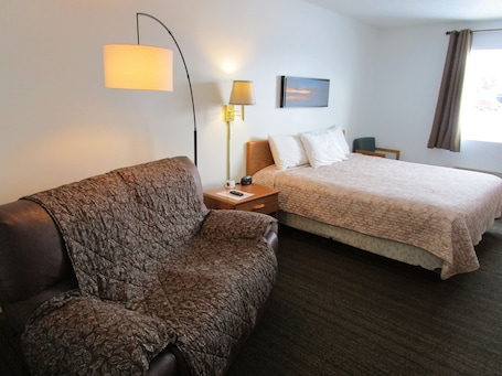 Suite | Desk, soundproofing, iron/ironing board, free WiFi