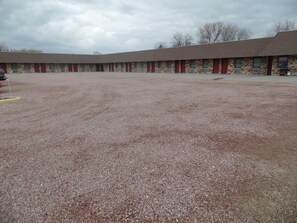 Property grounds - Dakota Country Inn & Suites (Platte)