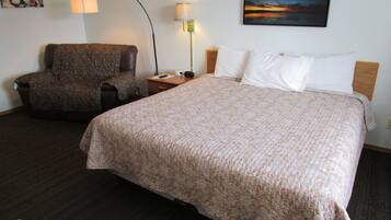 Desk, soundproofing, iron/ironing board, free WiFi