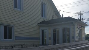 Exterior detail - Budget Inn (Carlisle)