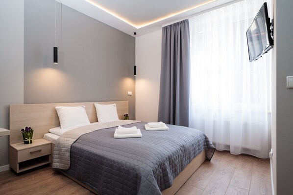 Double Room | Hypo-allergenic bedding, in-room safe, iron/ironing board, free WiFi