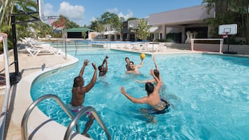 3 outdoor pools, sun loungers