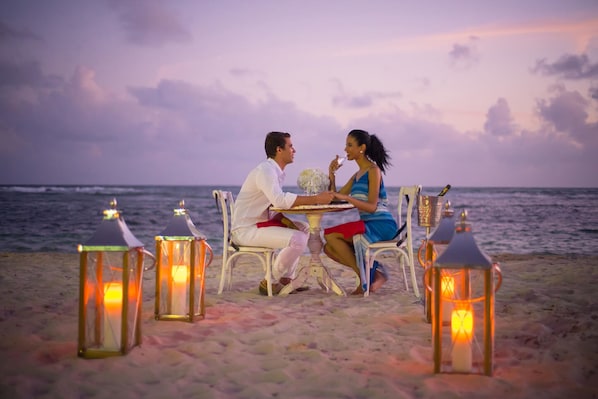 6 restaurants, dinner served, Fusion cuisine