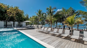 3 outdoor pools, sun loungers