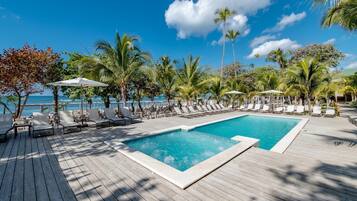 3 outdoor pools, pool loungers