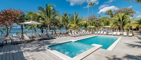 3 outdoor pools, sun loungers