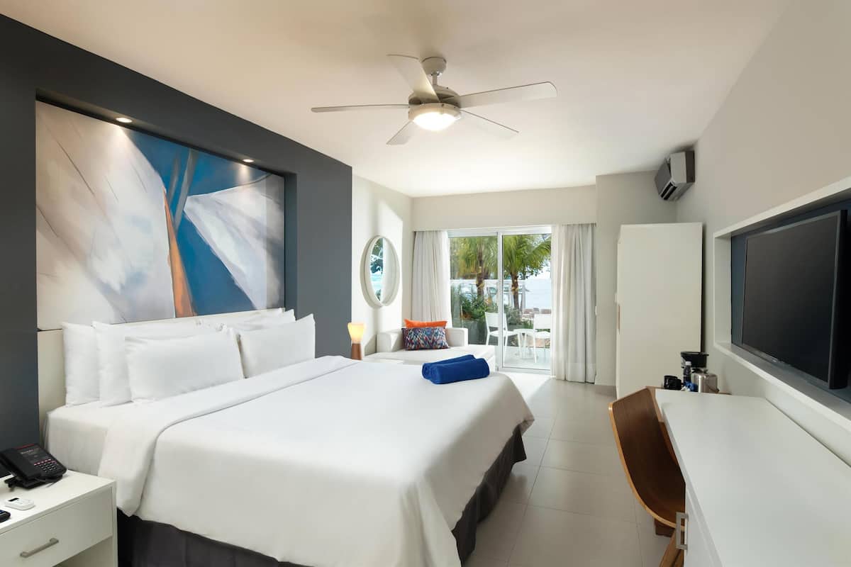 Essentia OCEAN View 2 Pax | Premium bedding, minibar, in-room safe, desk
