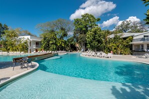 3 outdoor pools, sun loungers