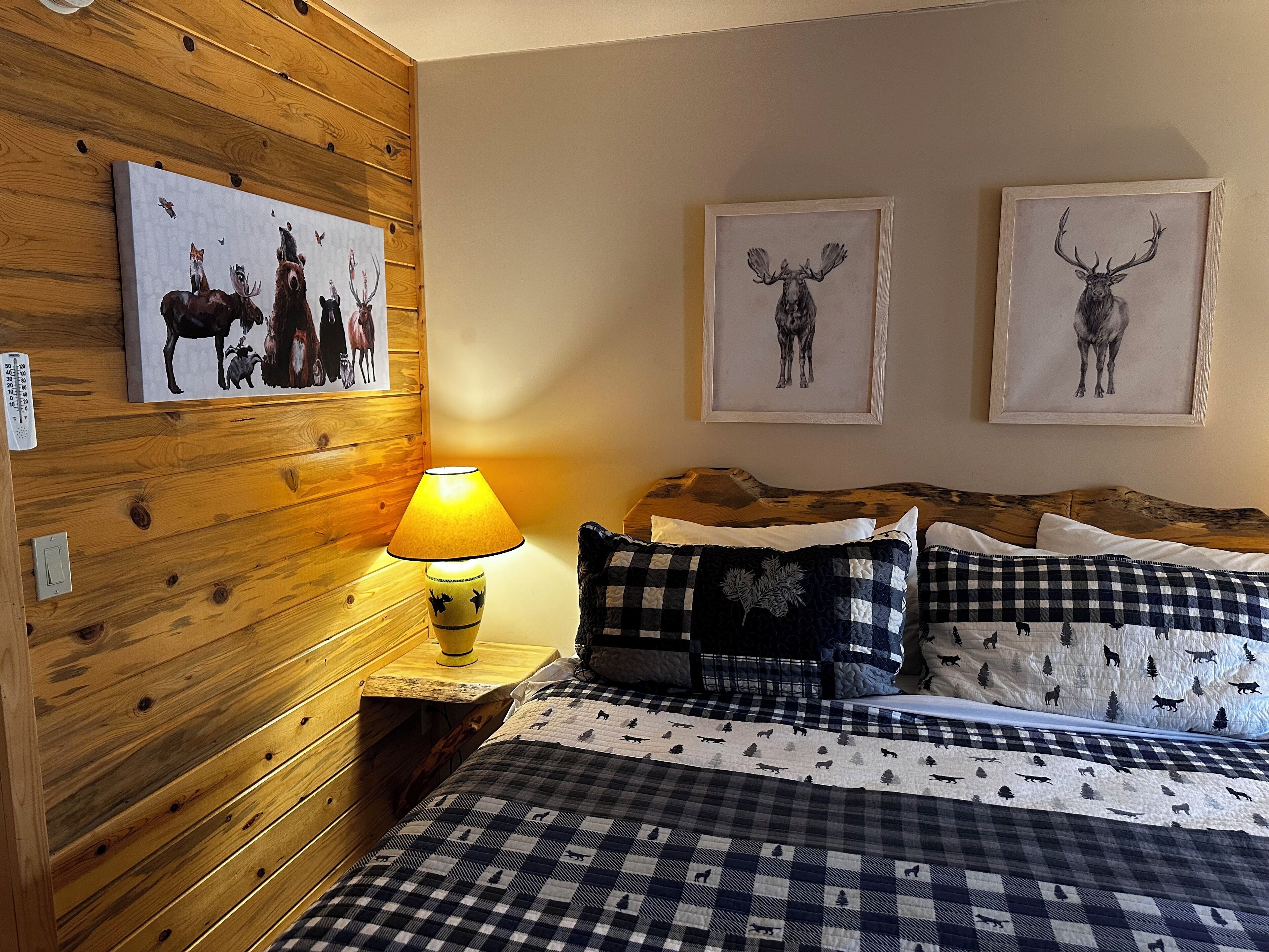 Suite, 1 Tempat Tidur King, pemandangan sungai | Seprai premium dan didekorasi berbeda-beda