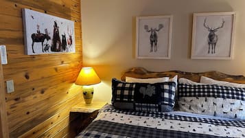 Suite, 1 Tempat Tidur King, pemandangan sungai | Seprai premium dan didekorasi berbeda-beda