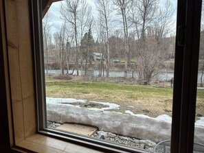 Suite, 1 King-Bett, barrierefrei, Flussblick | Ausblick vom Zimmer