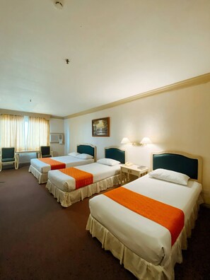 Family Suite | Desk, blackout drapes, free WiFi, bed sheets
